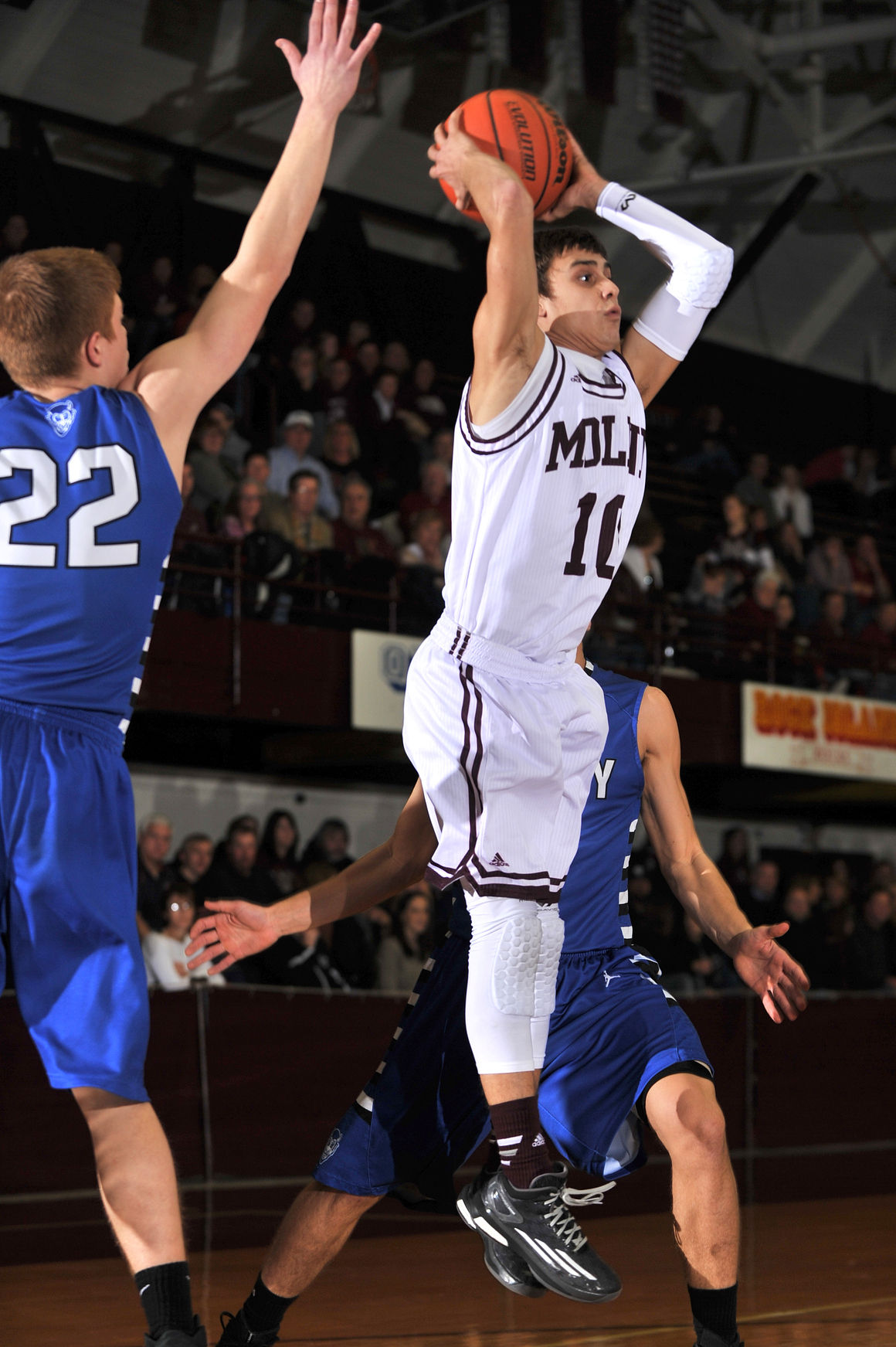 Second-half slump sinks Maroons in key Big 6 setback